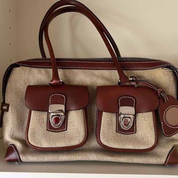 Dooney & Bourke Handbags - Dooney & Bourke Shoulder Bag